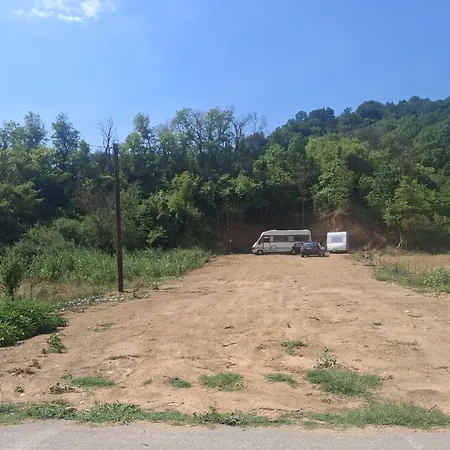 Kemping Station Taor Parking *